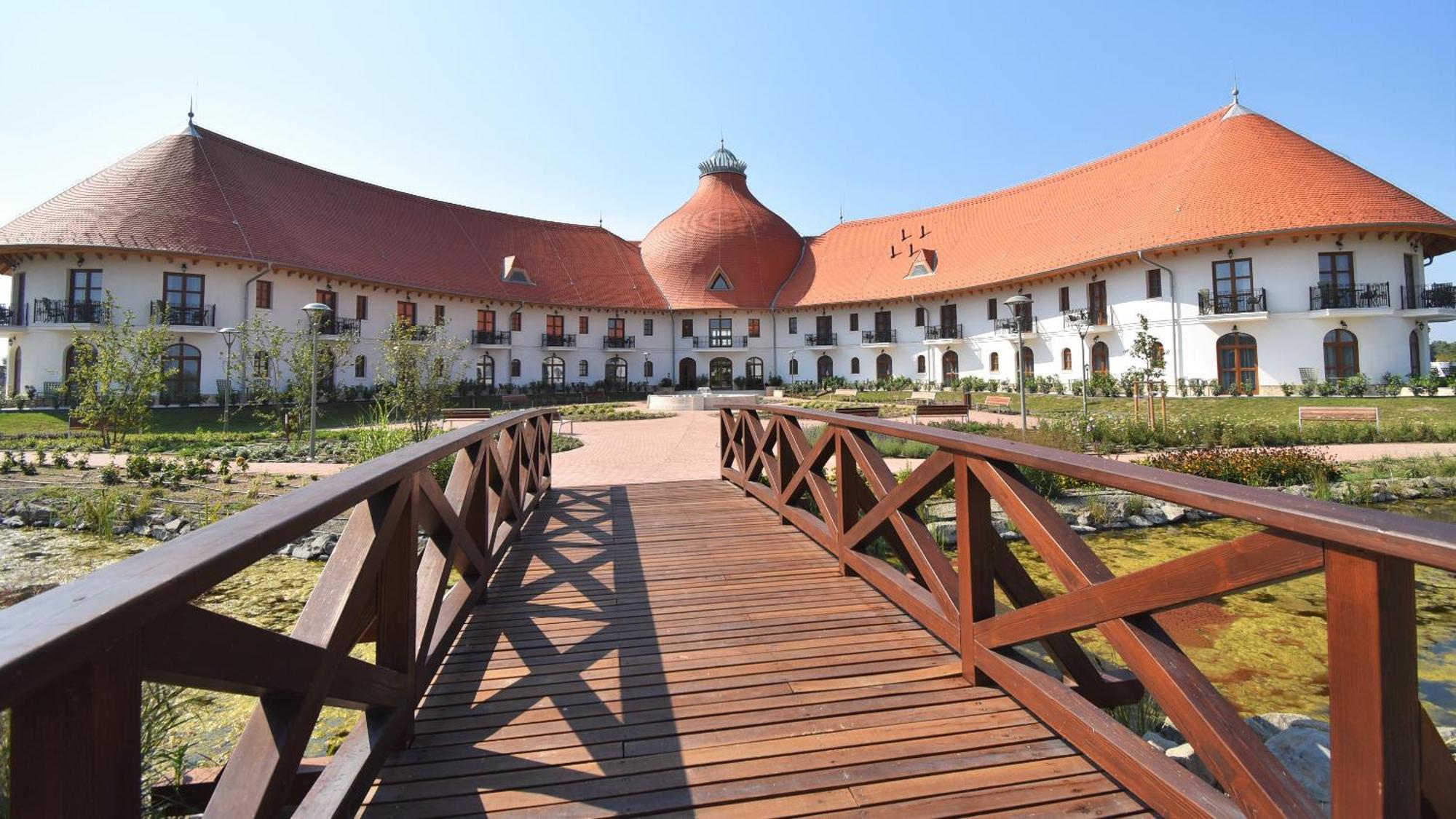 Hungarikum Hotel Lakitelek Экстерьер фото