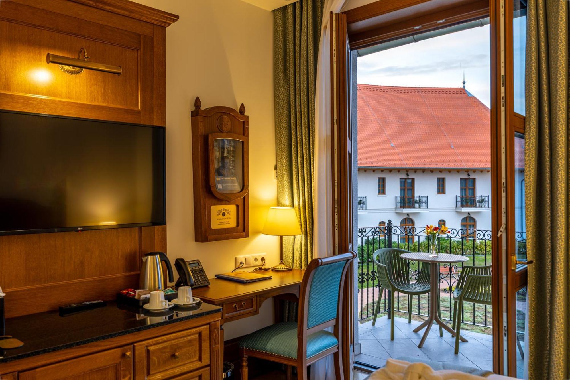 Hungarikum Hotel Lakitelek Экстерьер фото